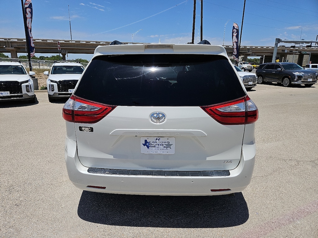 Used 2018 Toyota Sienna XLE 7 Passenger Auto Access Seat Front-wheel Drive Van