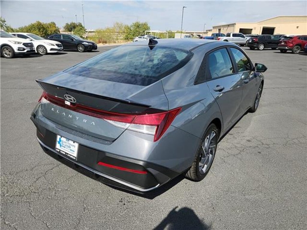 New 2025 Hyundai Elantra SEL Sport Sedan