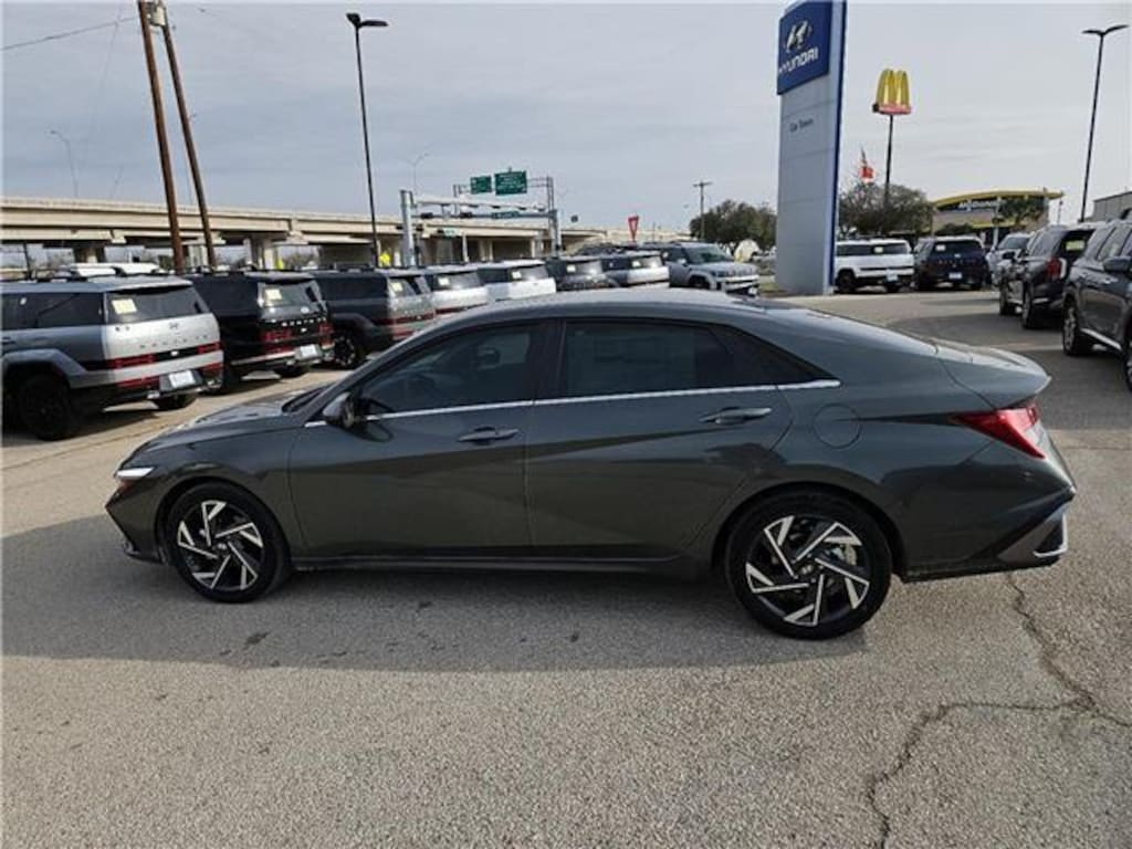 New 2025 Hyundai Elantra SEL Convenience Sedan