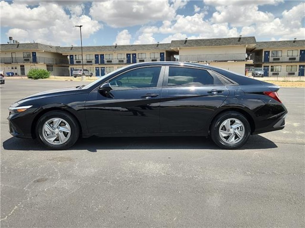 New 2026 Hyundai Elantra SE Sedan