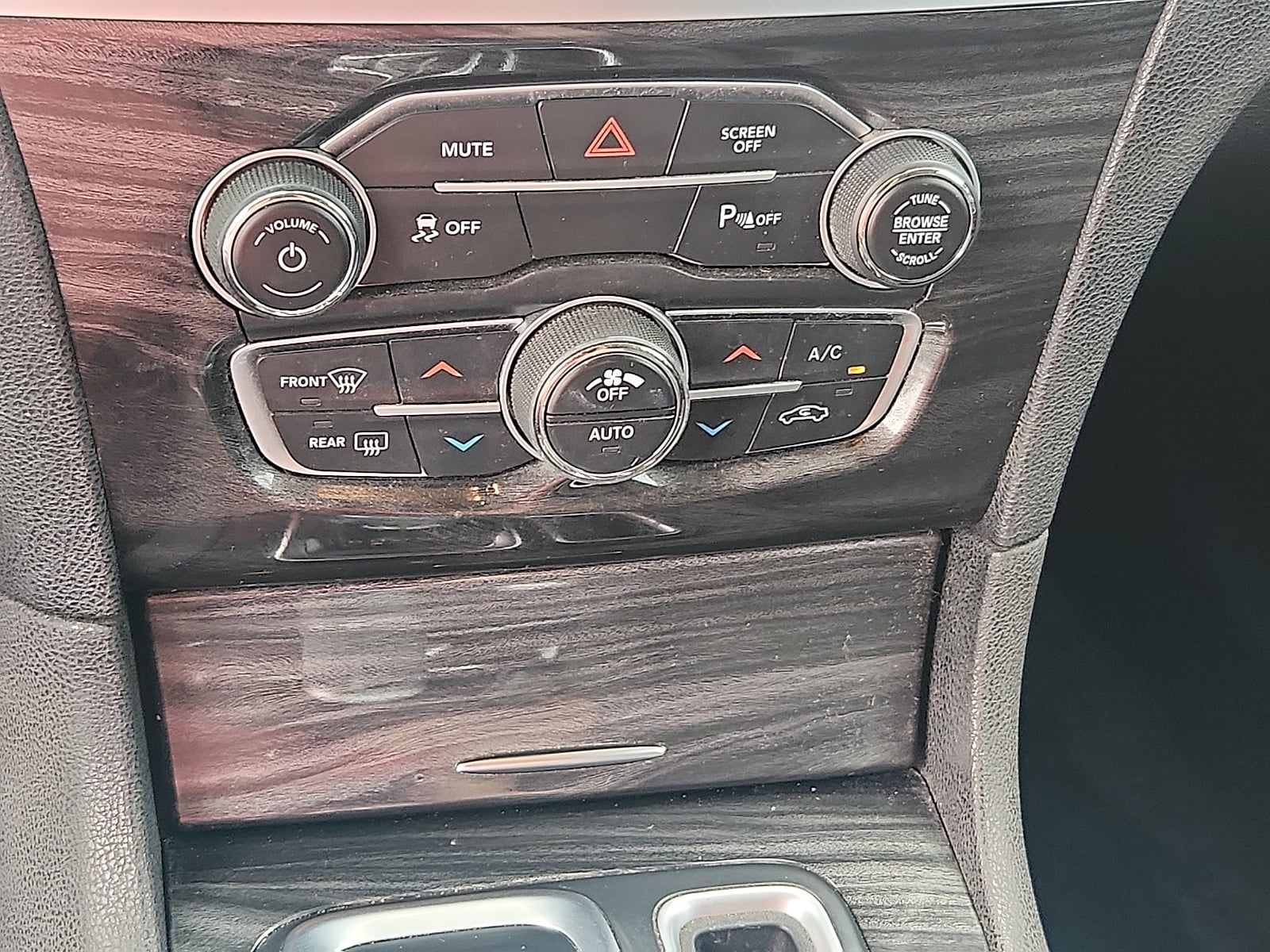 2022 Chrysler 300 Touring L - Photo 15