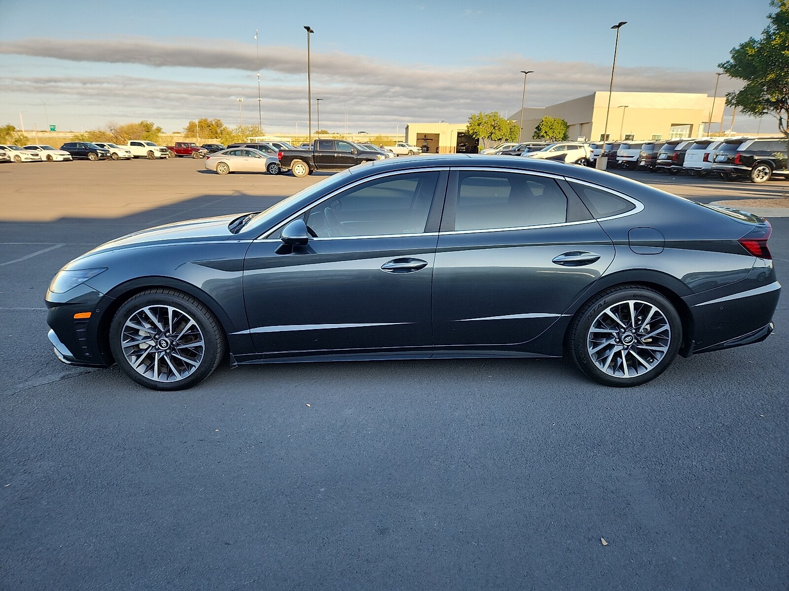 2022 Hyundai Sonata Limited photo 2