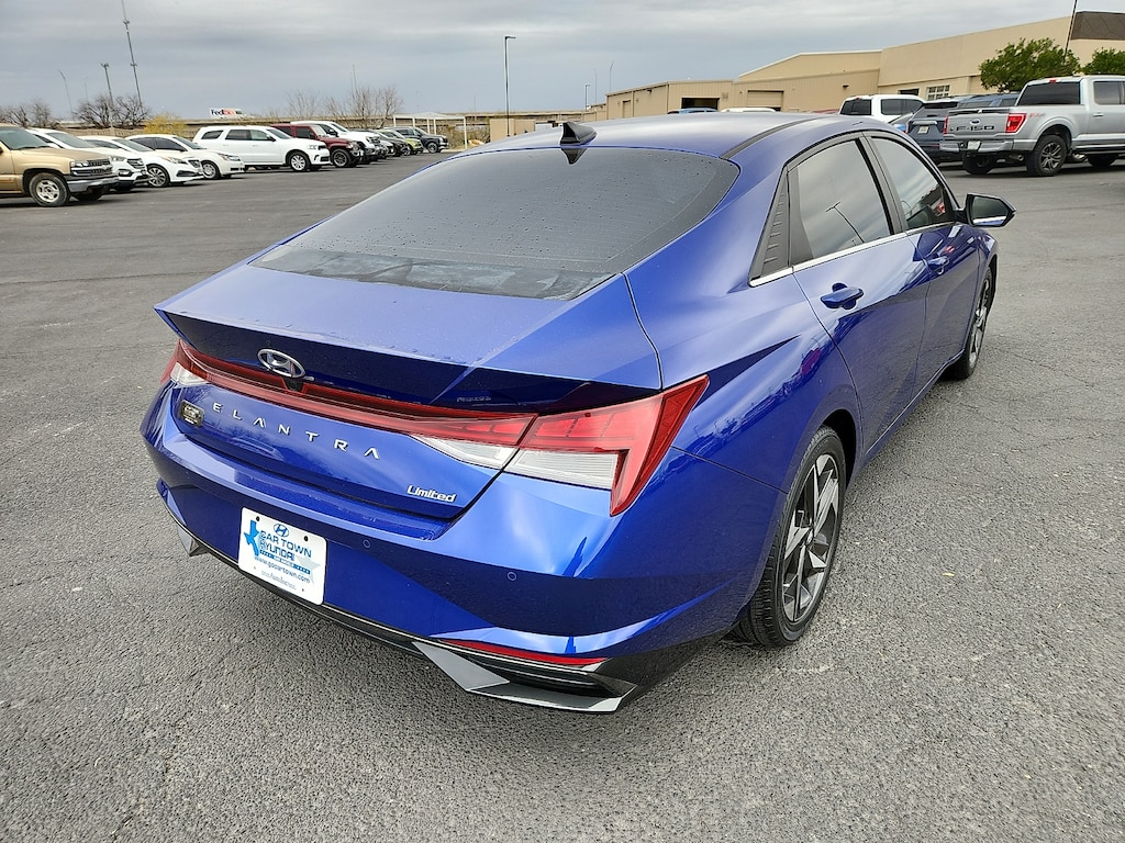 Used 2022 Hyundai Elantra Limited (IVT) Sedan
