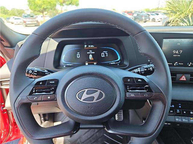 2025 Hyundai Elantra SEL - Photo 13