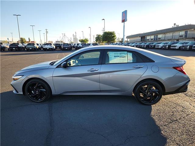 2026 Hyundai Elantra SEL Sport photo 2