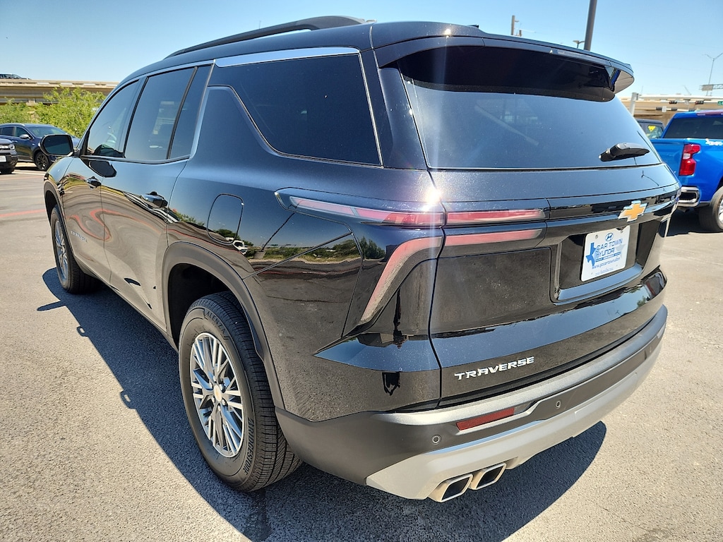 Used 2025 Chevrolet Traverse LT Front-Wheel Drive