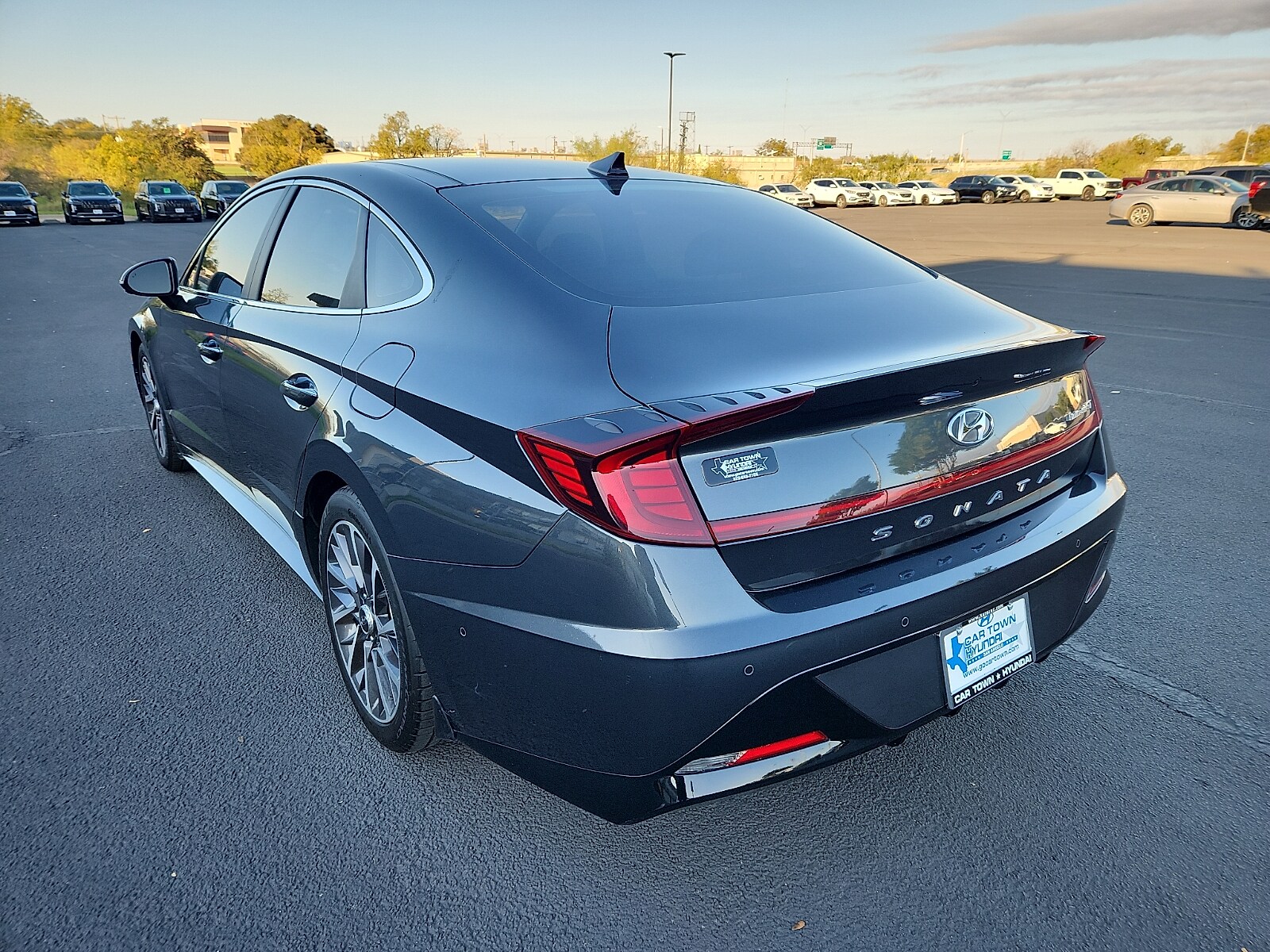 2022 Hyundai Sonata Limited photo 3