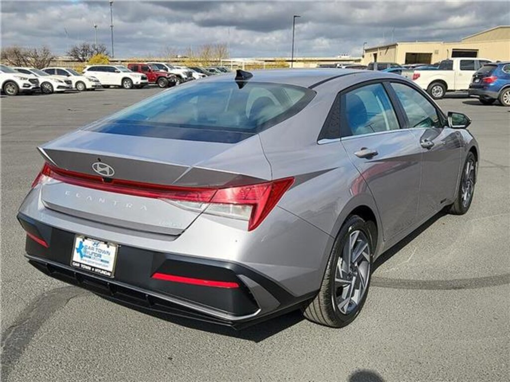 New 2026 Hyundai Elantra Limited Sedan