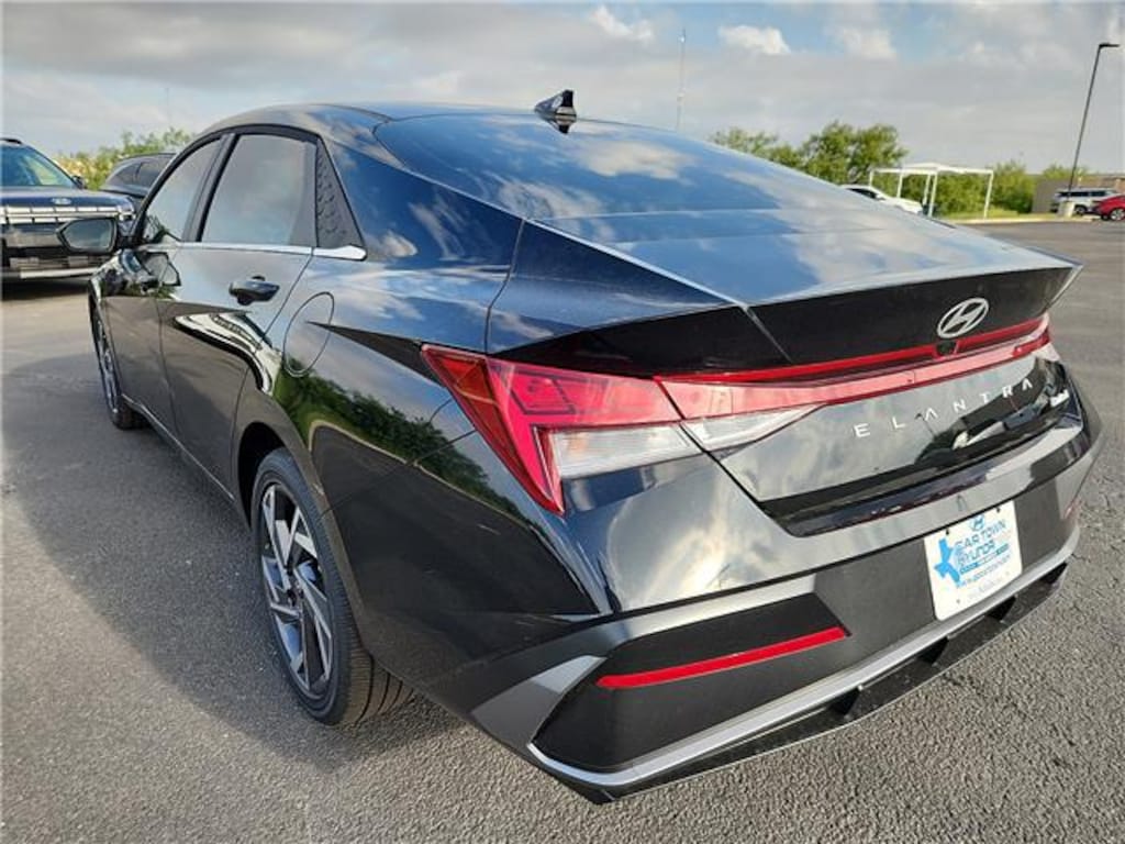 New 2026 Hyundai Elantra Limited Sedan