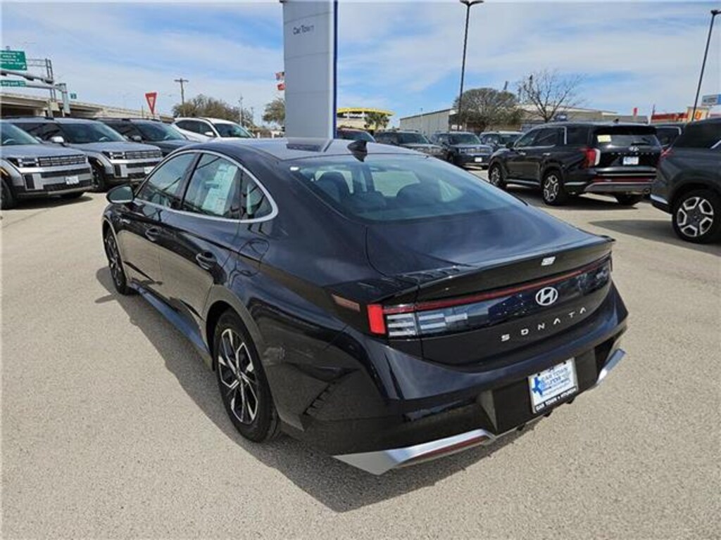 New 2025 Hyundai Sonata SEL Sedan