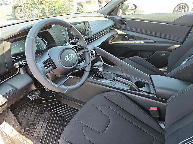2025 Hyundai Elantra SEL - Photo 12