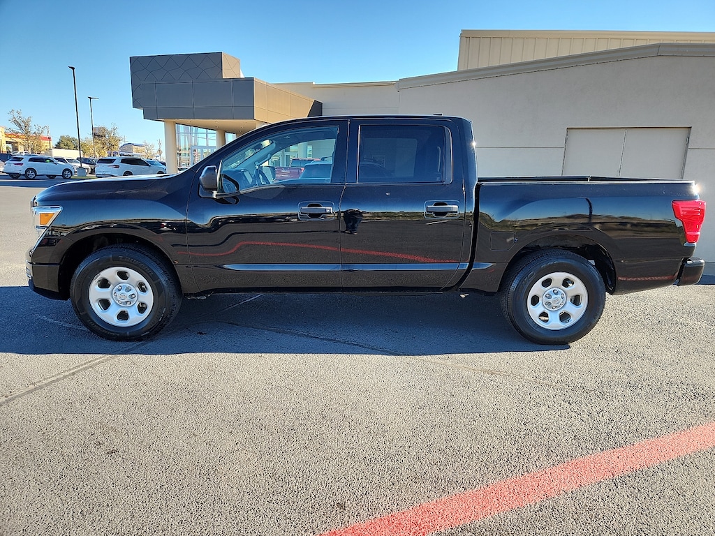 Used 2022 Nissan Titan S (A9) 4x2 Crew Cab 5.5 ft. box 139.8 in. WB