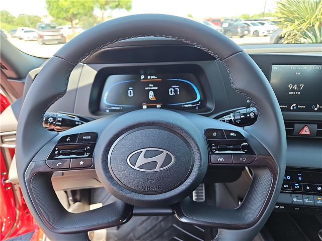 2025 Hyundai Elantra SEL - Photo 13