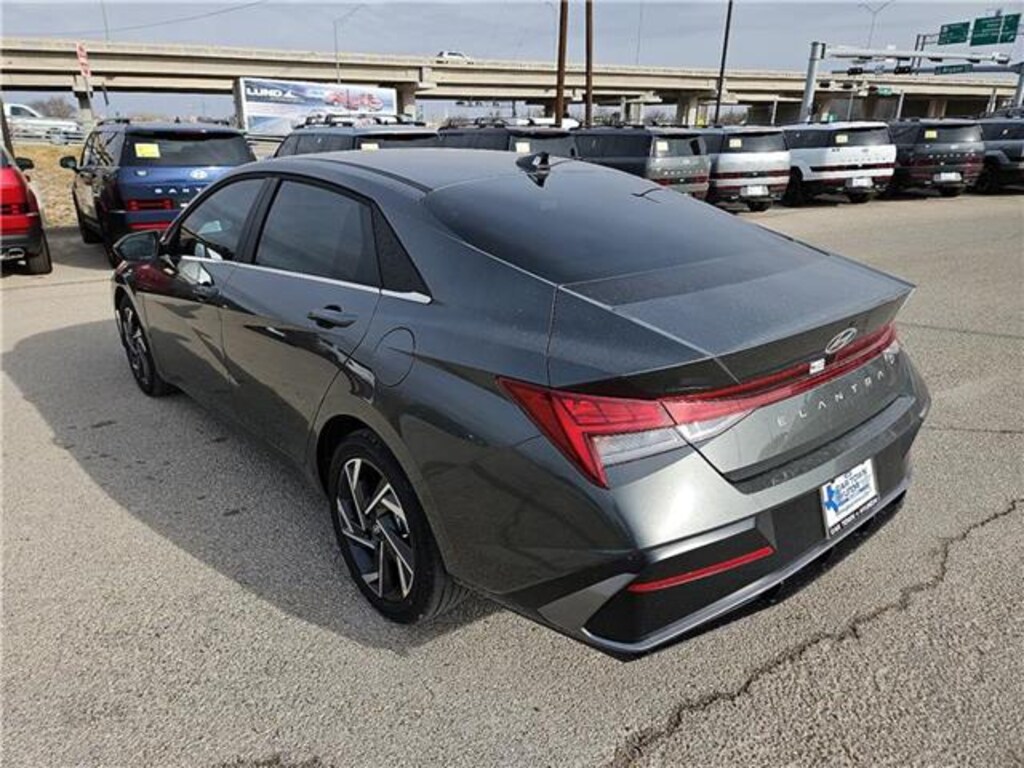 New 2025 Hyundai Elantra SEL Convenience Sedan