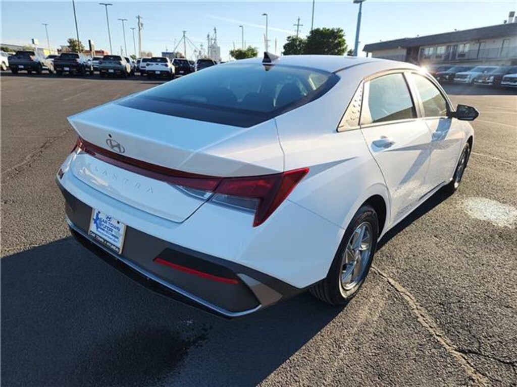New 2026 Hyundai Elantra SE Sedan
