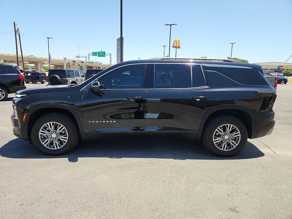 Used 2025 Chevrolet Traverse LT Front-Wheel Drive