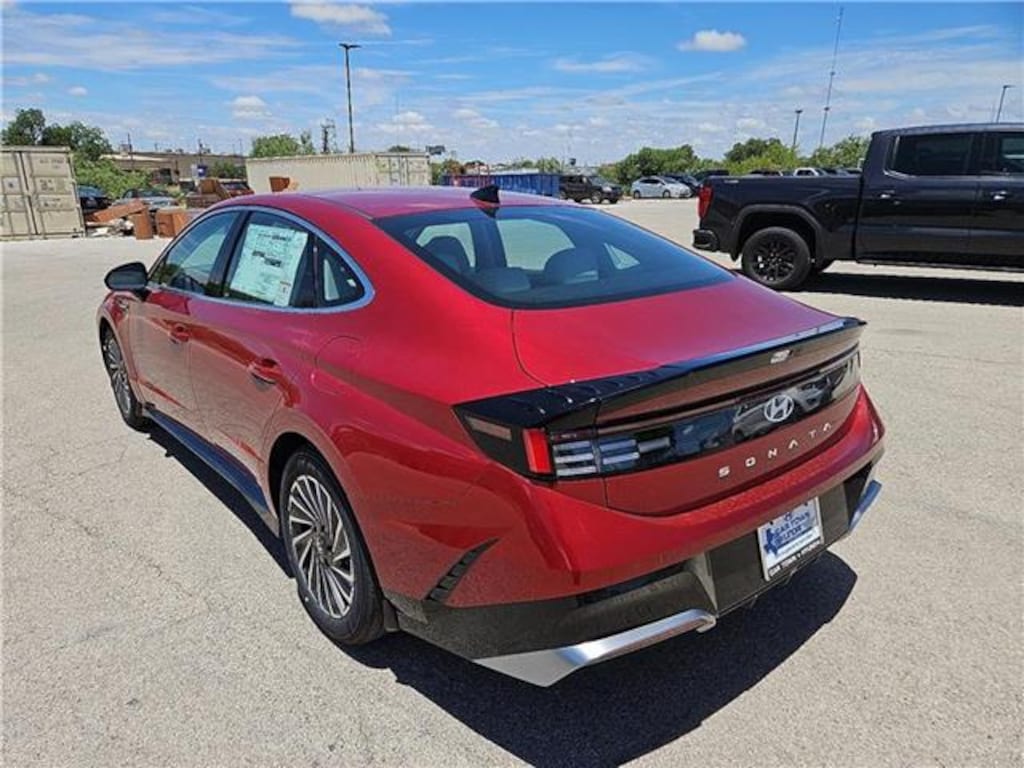 New 2025 Hyundai Sonata Hybrid SEL Sedan