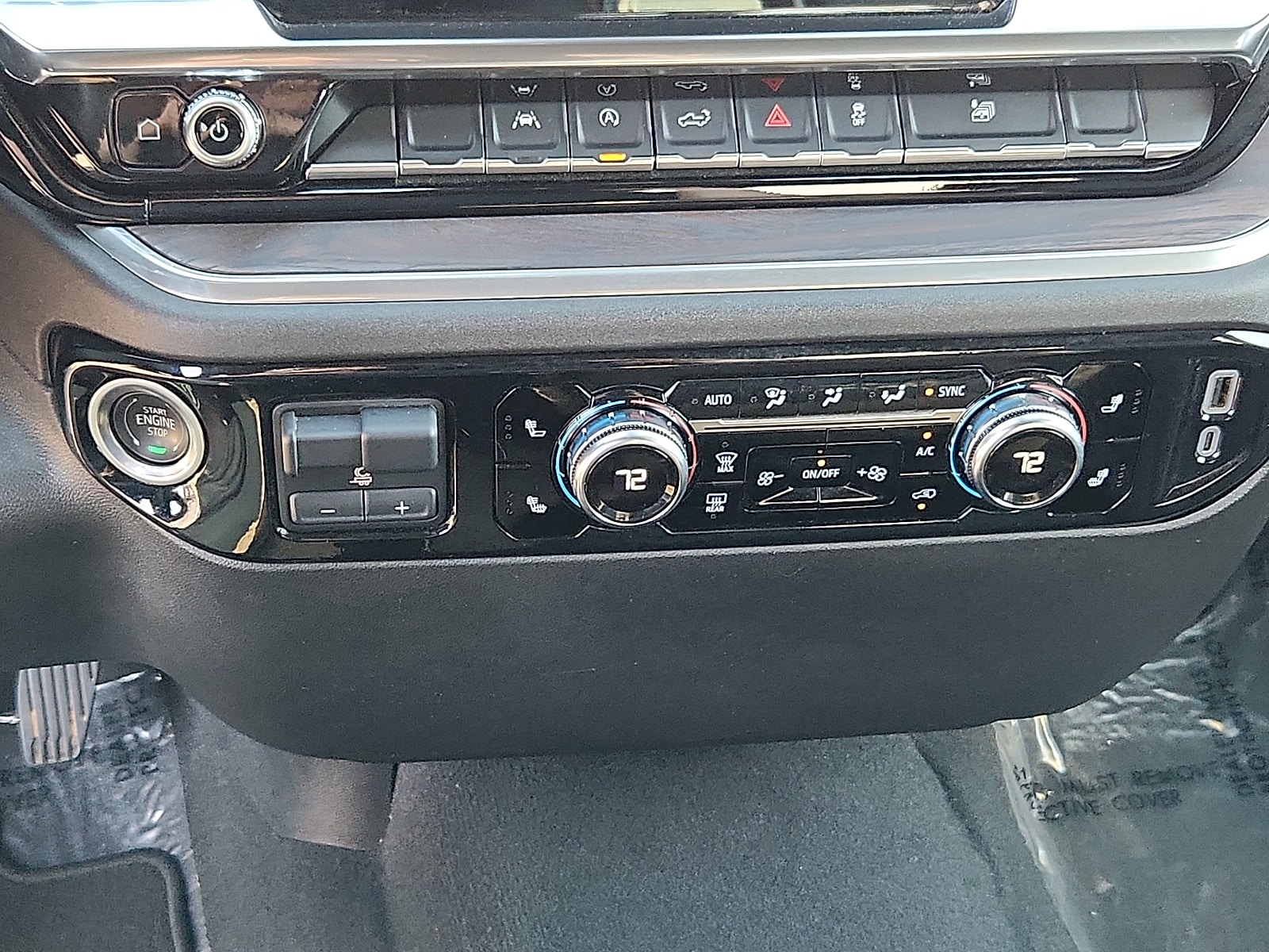 2025 GMC Sierra 1500 SLT - Photo 14