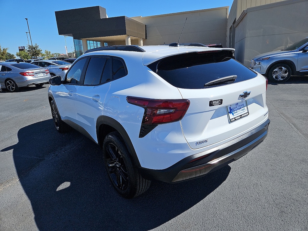 Used 2025 Chevrolet Trax LL