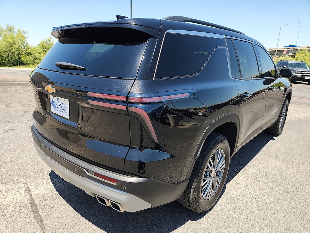 Used 2025 Chevrolet Traverse LT Front-Wheel Drive