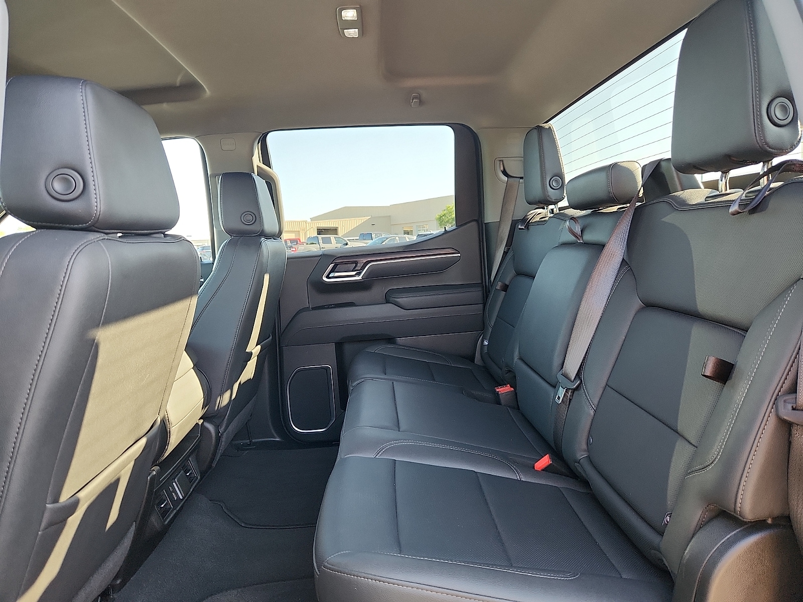 2025 GMC Sierra 1500 SLT - Photo 8