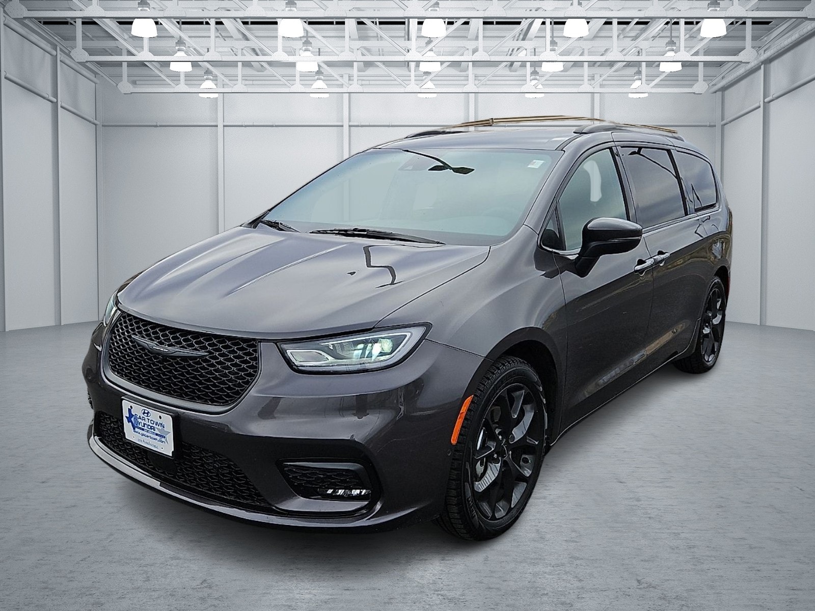 2023 Chrysler Pacifica Touring L's photo