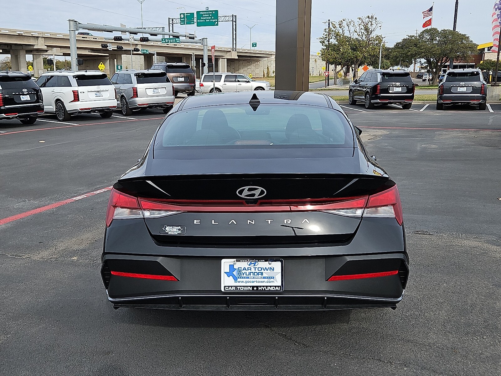 2025 Hyundai Elantra SEL Sport photo 4