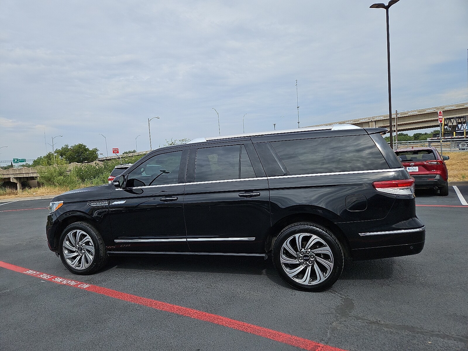 2023 Lincoln Navigator L Reserve photo 2