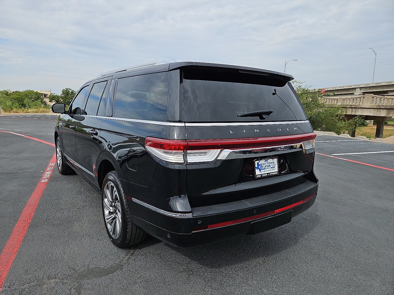 2023 Lincoln Navigator L Reserve photo 3