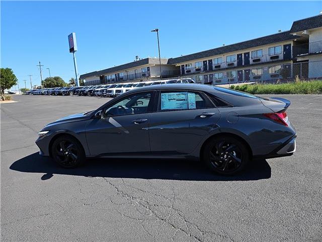 2026 Hyundai Elantra SEL Sport photo 2