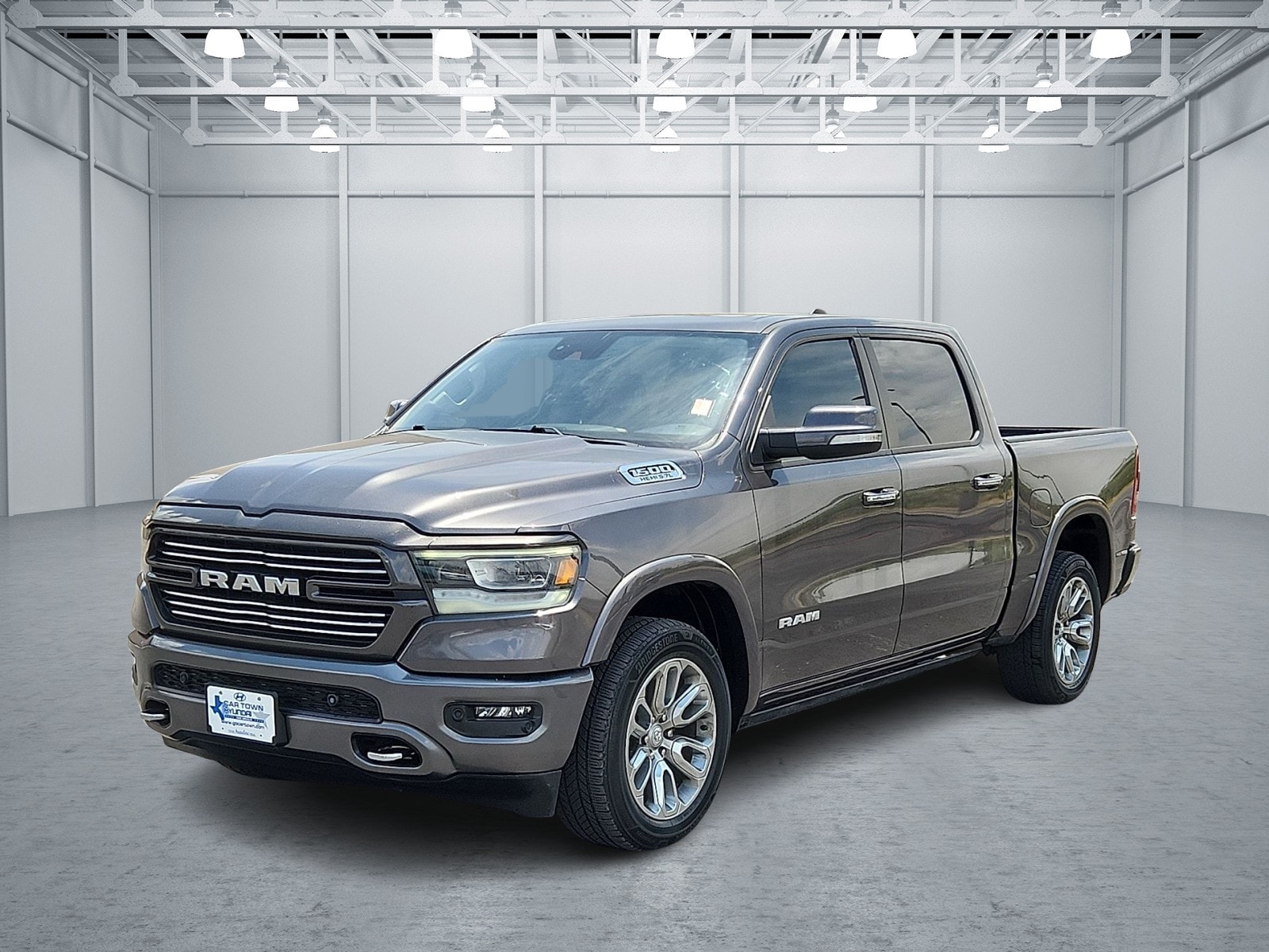 2022 RAM 1500 Laramie 4x4 Crew Cab 5'7's photo
