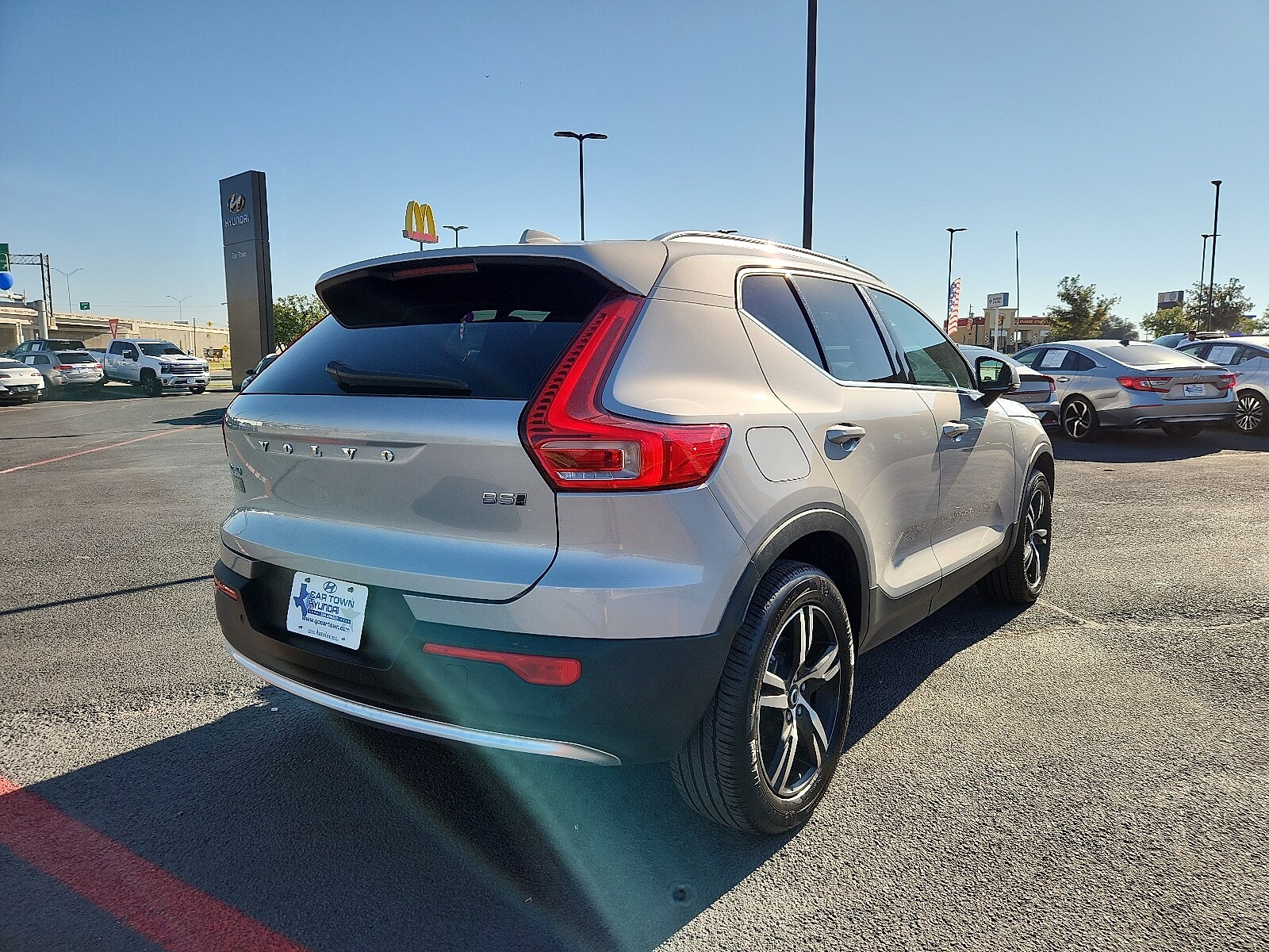 2024 Volvo XC40 Core photo 4