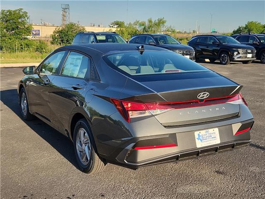 New 2026 Hyundai Elantra SE Sedan