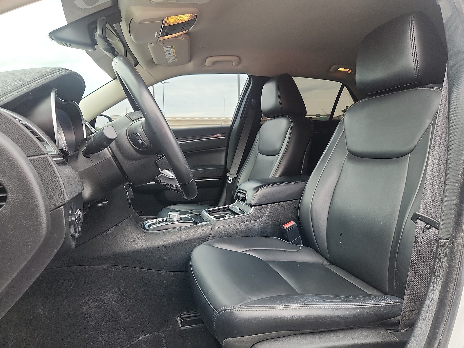 2022 Chrysler 300 Touring L - Photo 10