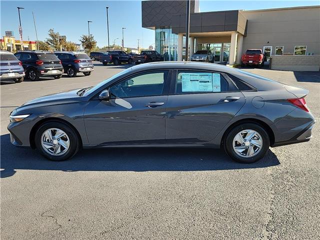 2026 Hyundai Elantra SE photo 2