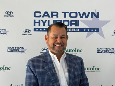 Staff member Billy Najera from ID_f6ef46