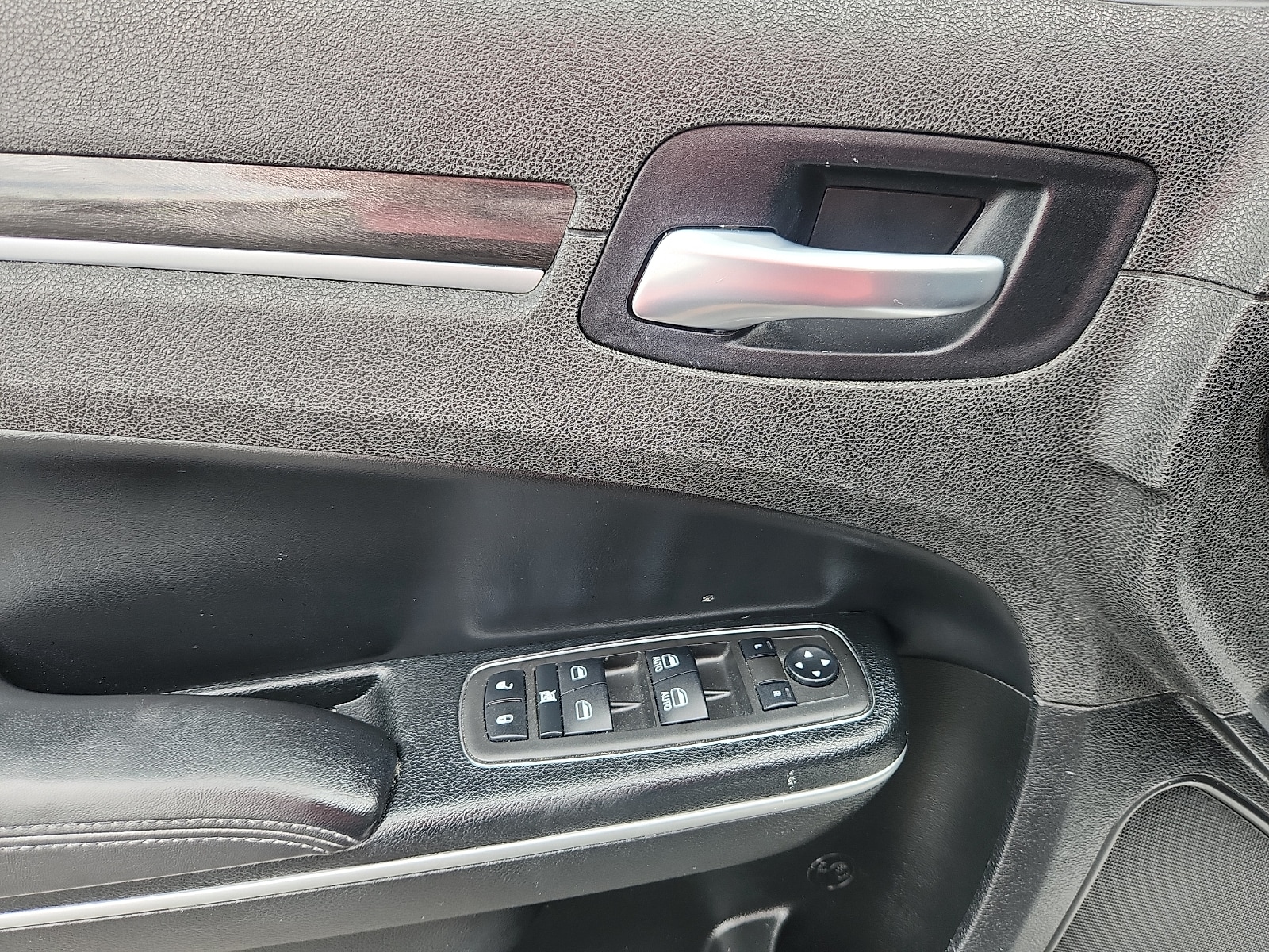 2022 Chrysler 300 Touring L - Photo 11