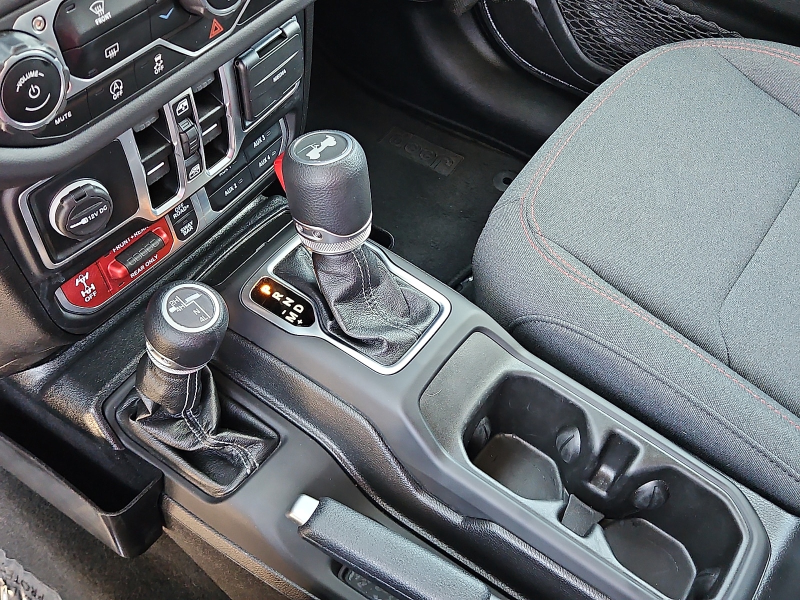 2025 Jeep Wrangler 4-Door Rubicon - Photo 20
