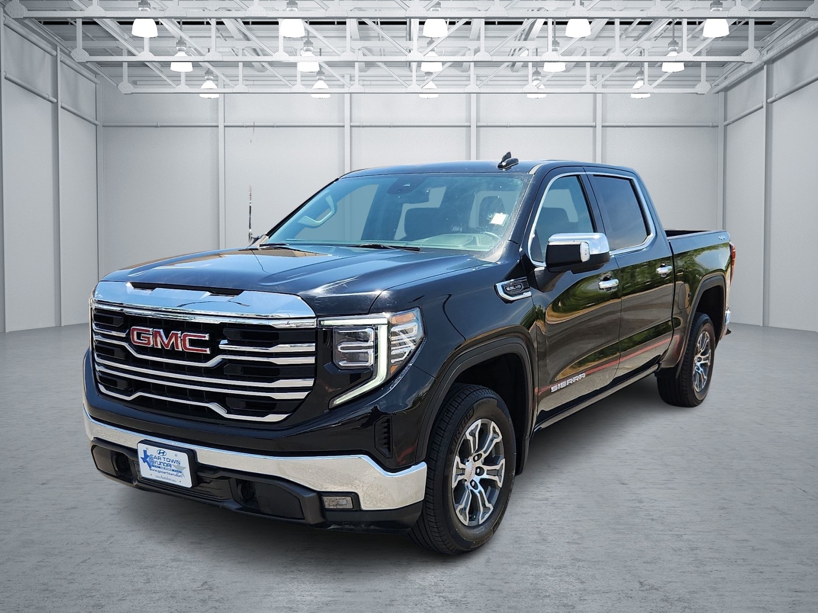 2025 GMC Sierra 4WD Crew Cab Short Box SLT's photo