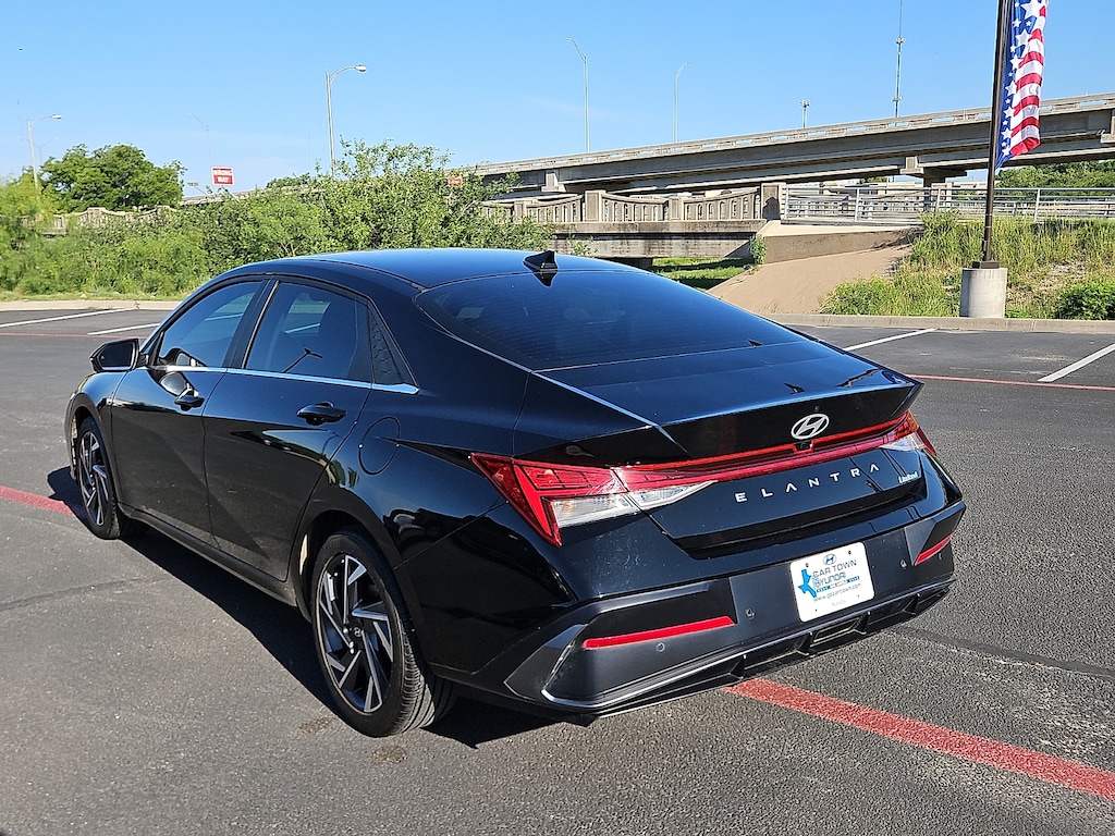 Used 2024 Hyundai Elantra Limited (IVT) Sedan