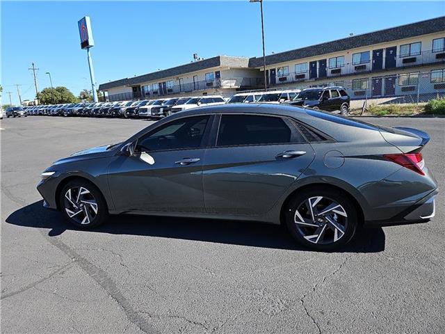 2025 Hyundai Elantra SEL Sport photo 2