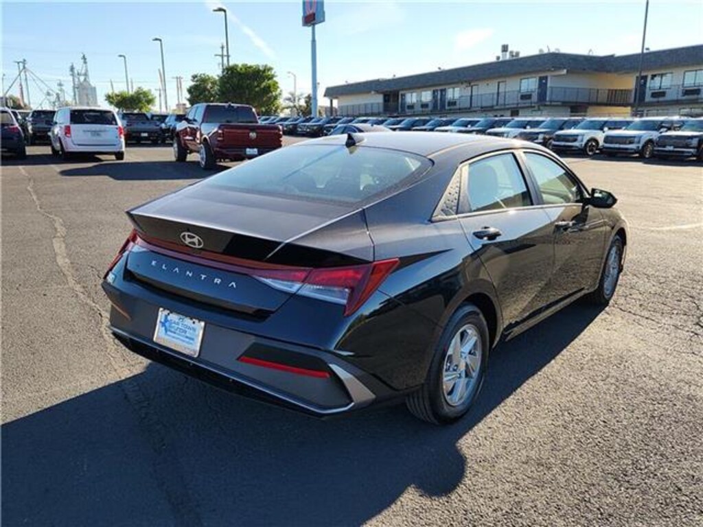 New 2026 Hyundai Elantra SE Sedan