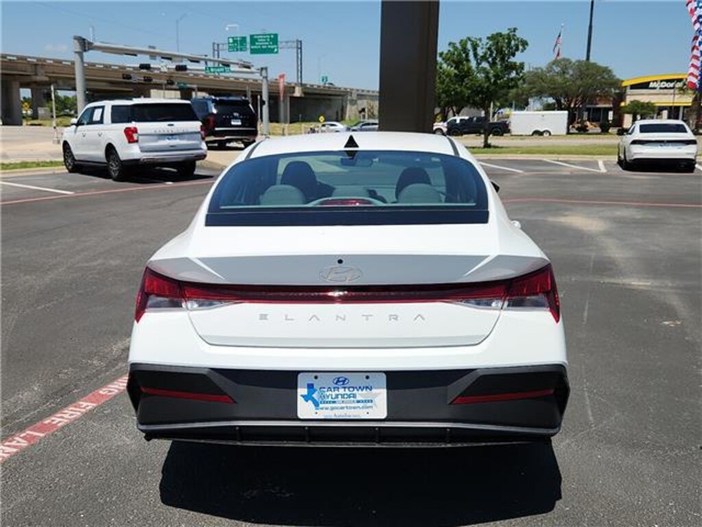 New 2026 Hyundai Elantra SE Sedan