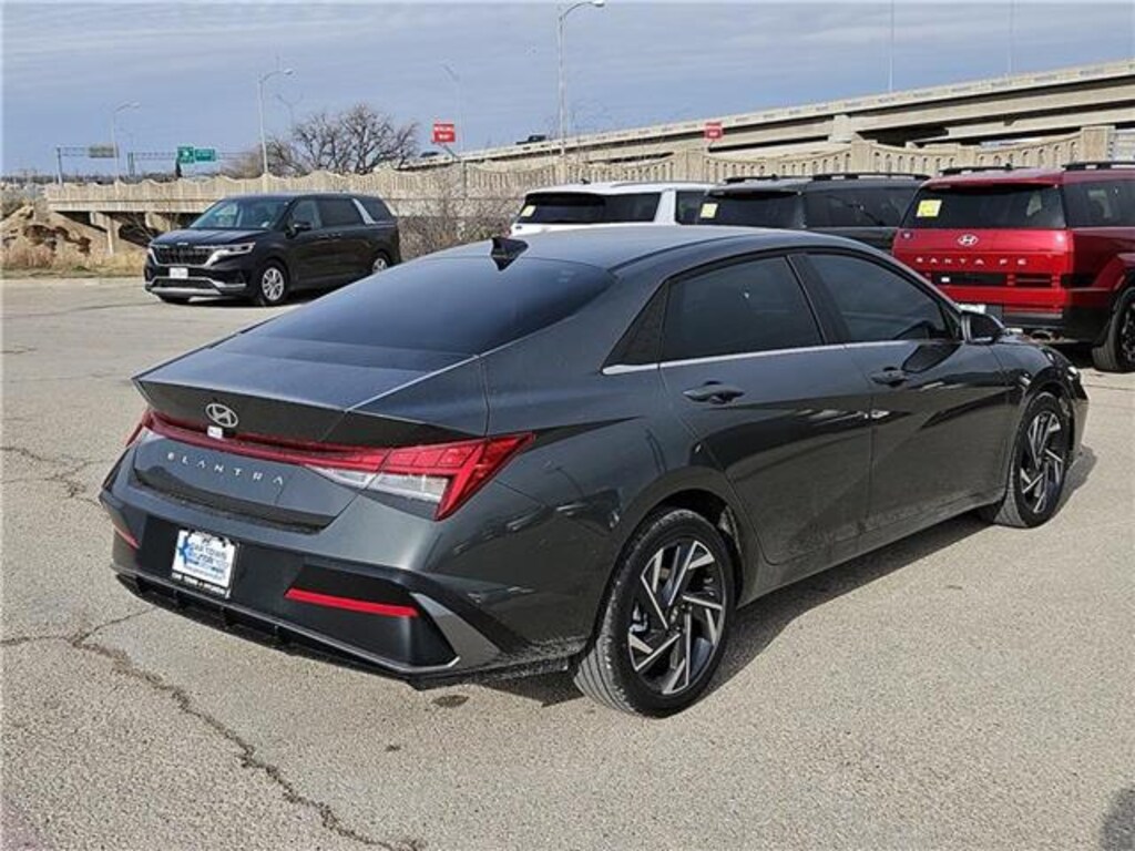 New 2025 Hyundai Elantra SEL Convenience Sedan