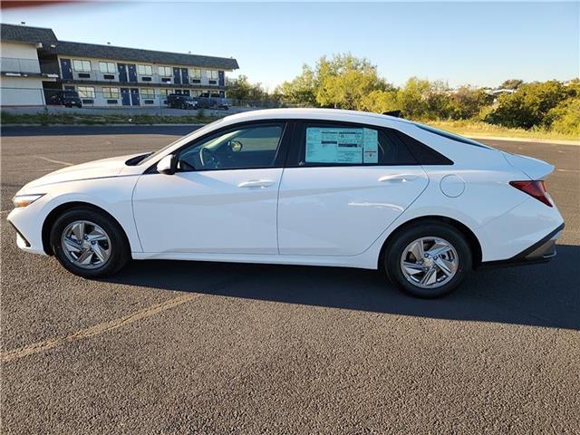 2026 Hyundai Elantra SE photo 2