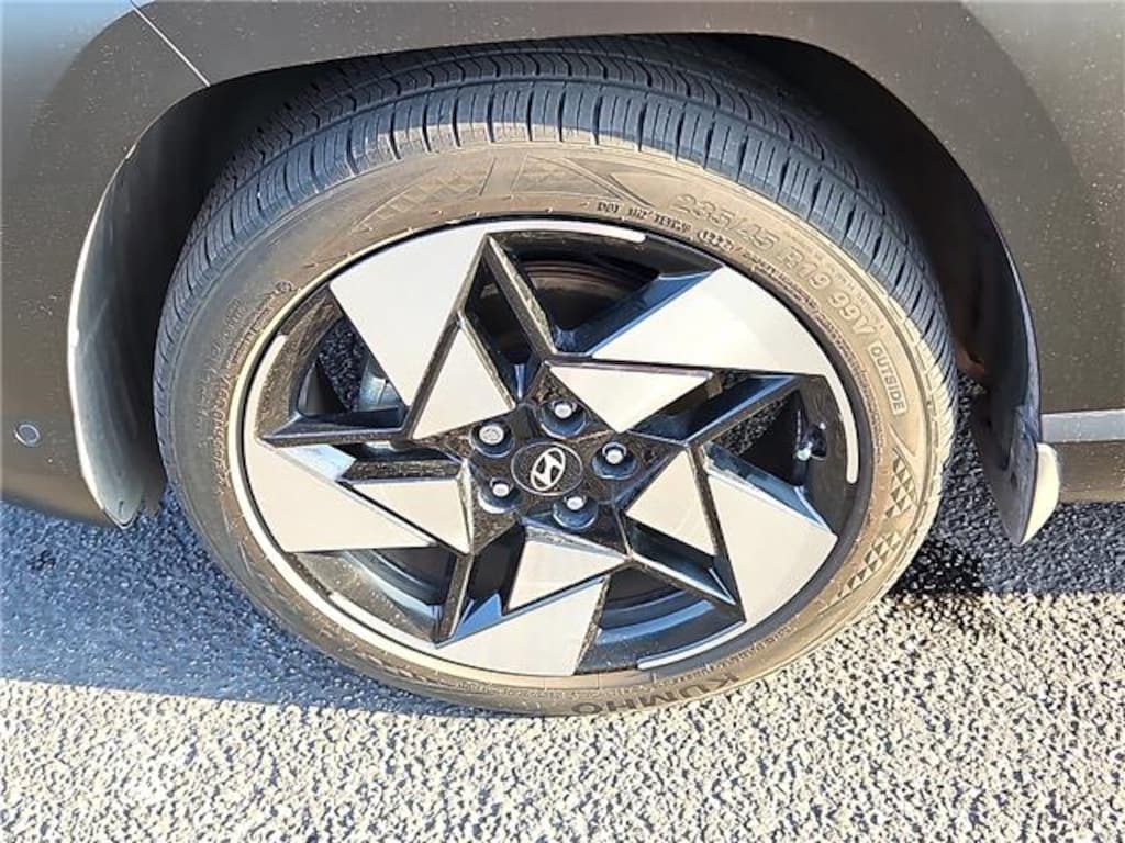 Used 2024 Hyundai Kona Limited Front-Wheel Drive