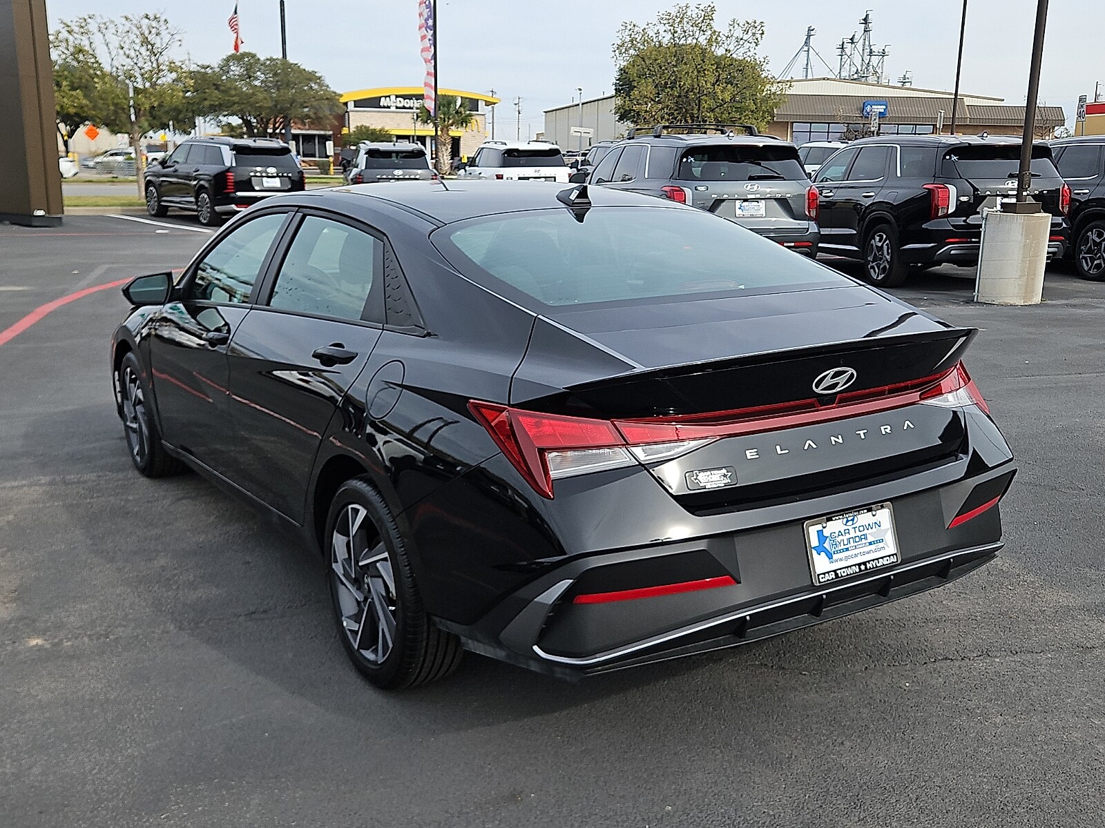 2025 Hyundai Elantra SEL Sport photo 3