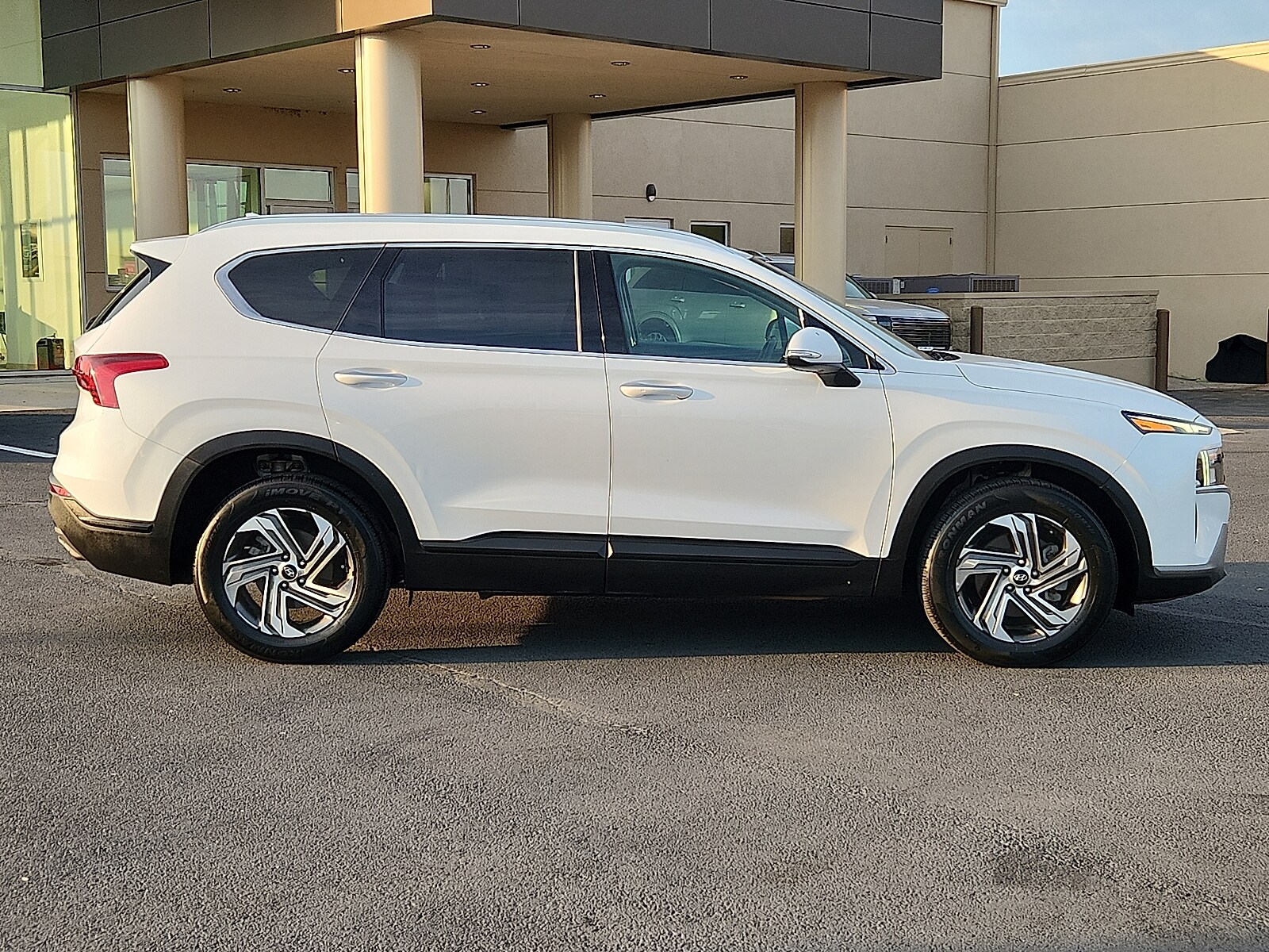 2023 Hyundai Santa Fe SEL photo 3