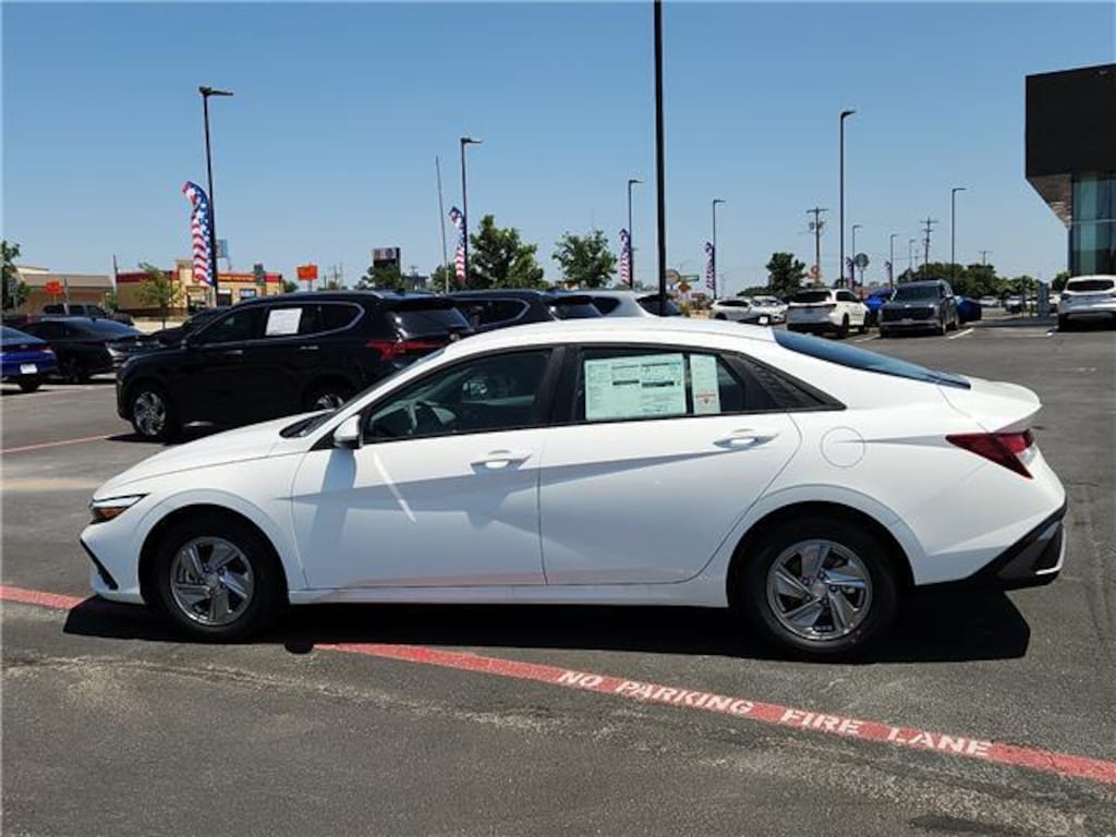 New 2026 Hyundai Elantra SE Sedan