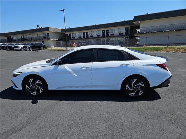 2025 Hyundai Elantra SEL Sport photo 2